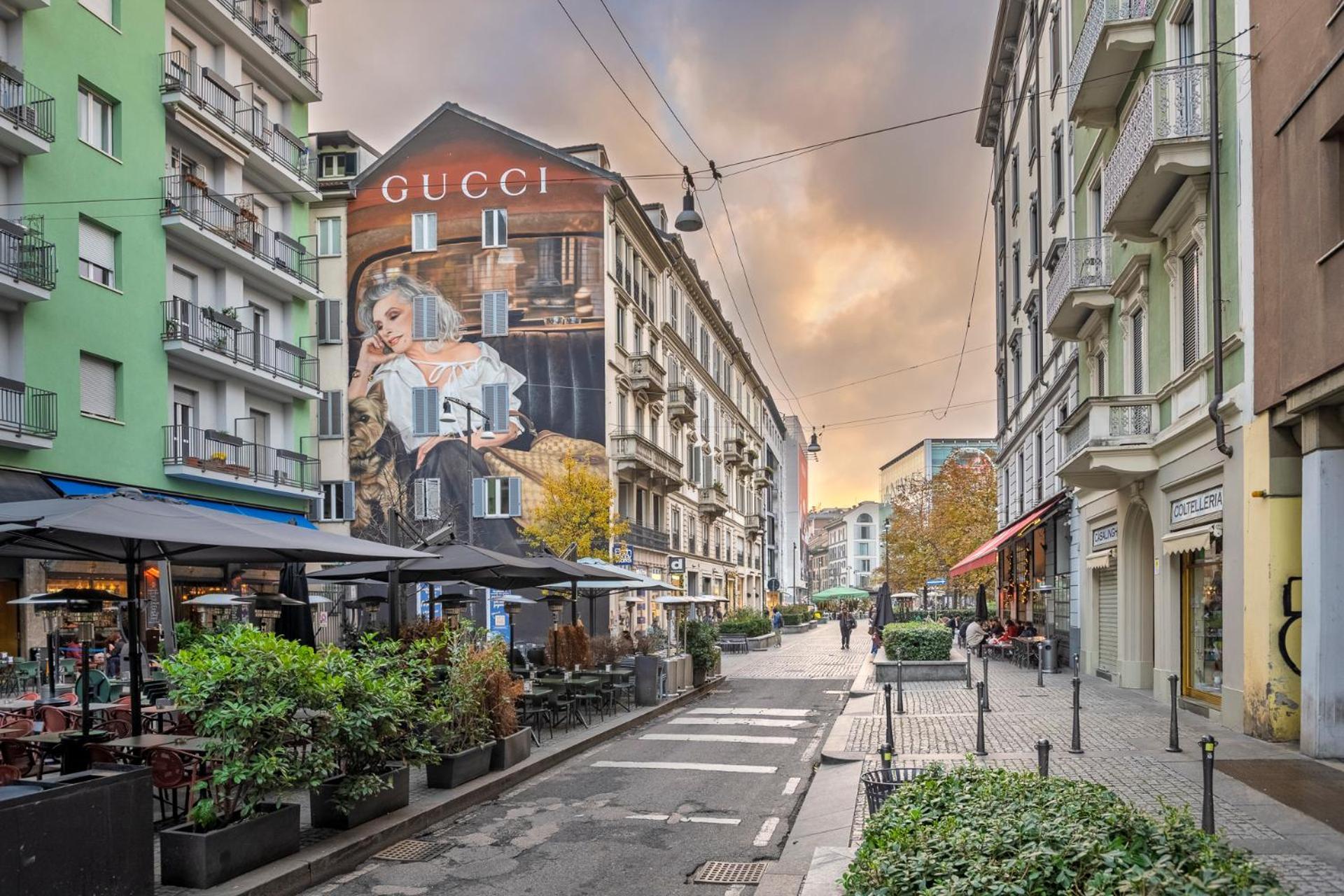 Luxury 4 Bedrooms In The Center Of Apartment *