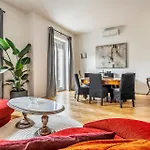Luxury 4 Bedrooms Apartment In The Center Of Milan